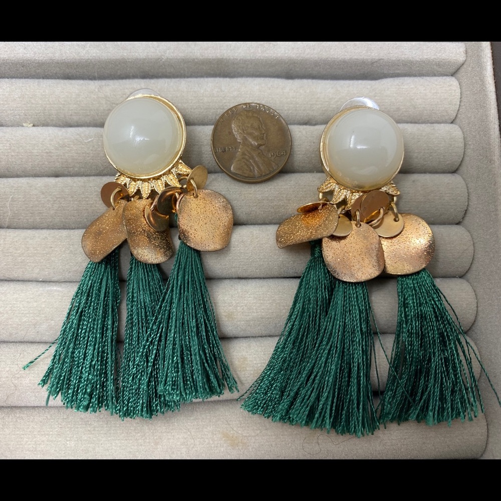 Fringe earrings- gold time and emerald